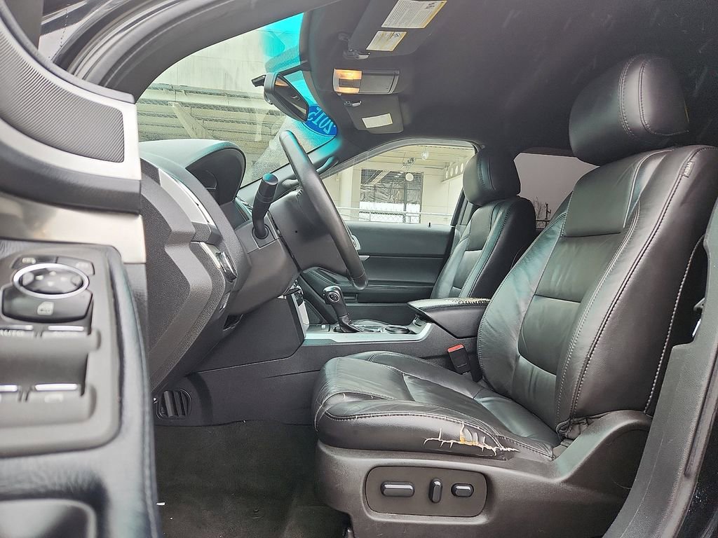 Used 2015 Ford Explorer XLT w/ Equipment Group 202B FWD image 9