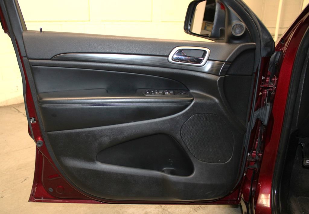 Used 2019 Jeep Grand Cherokee Laredo image 22