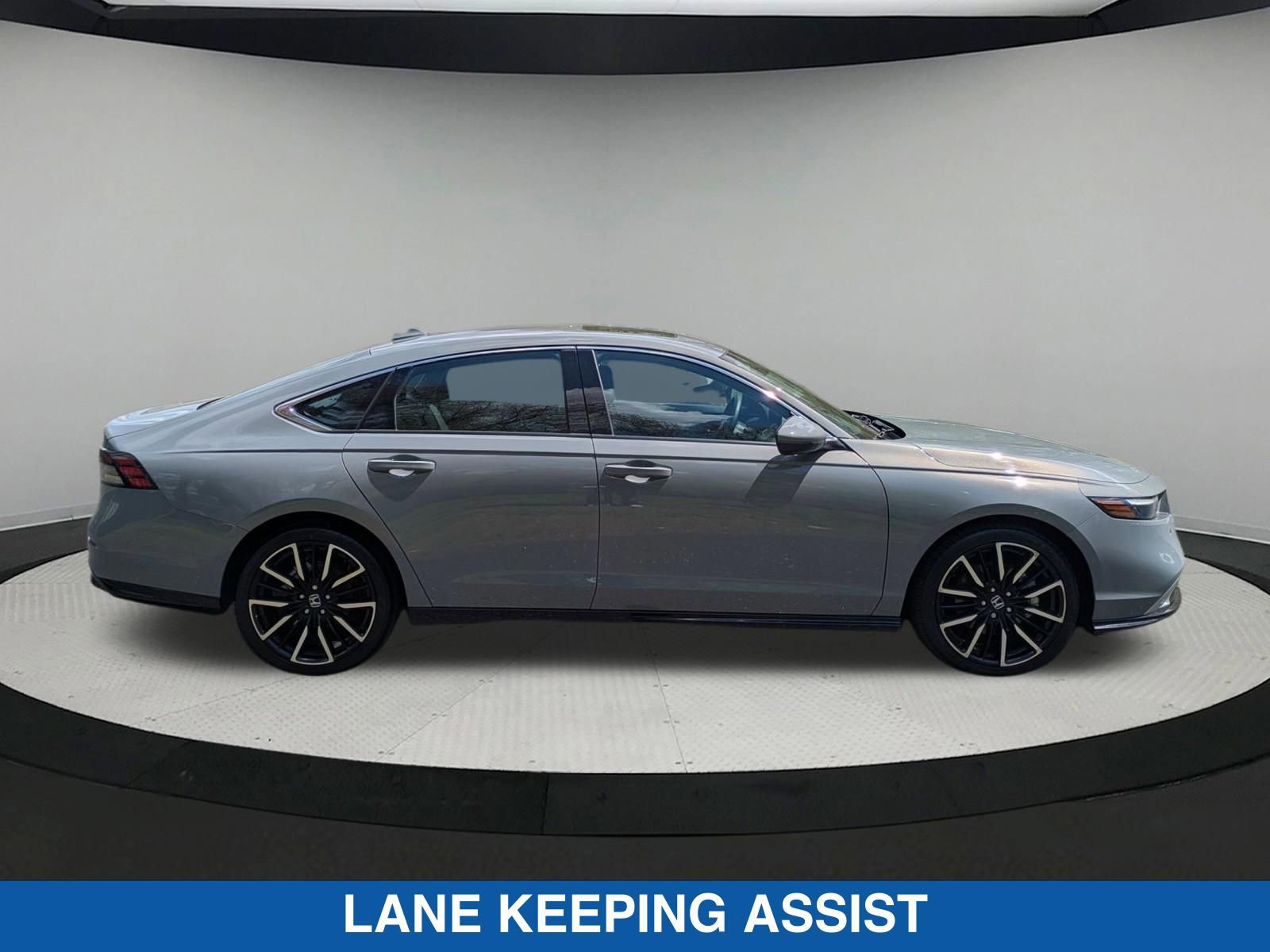 Used 2025 Honda Accord Touring image 2