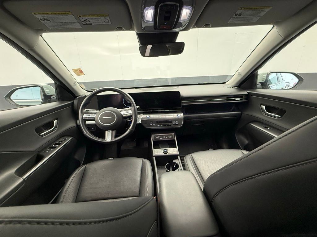 Used 2025 Hyundai Kona Limited image 3