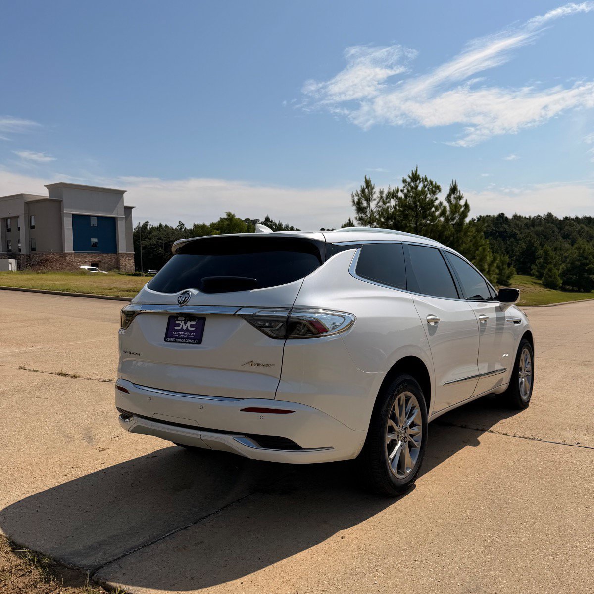 Used 2023 Buick Enclave Avenir w/ Avenir Technology Package FWD image 5
