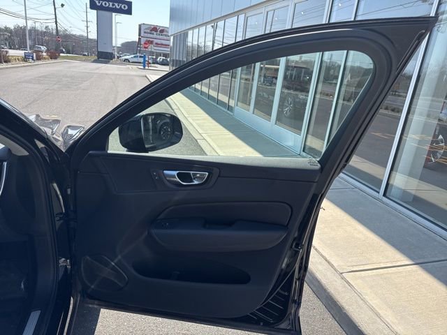 Certified 2025 Volvo XC60 B5 Plus AWD/4WD image 14