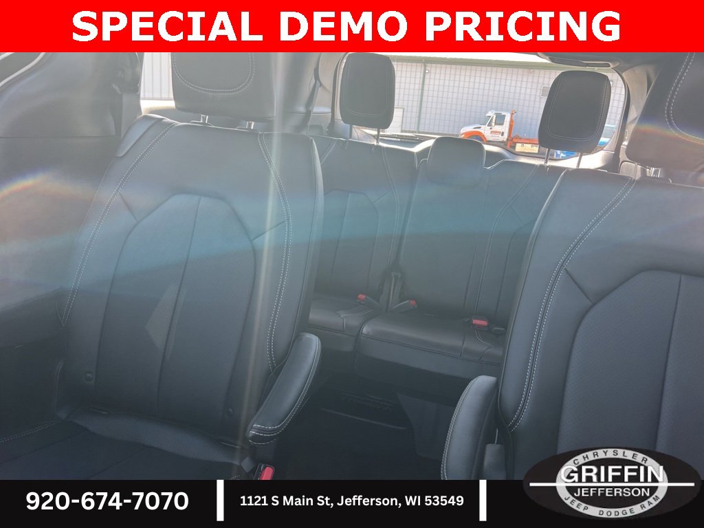 New 2026 Chrysler Pacifica Select image 33