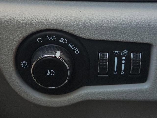 Used 2023 Chrysler Pacifica Touring-L FWD image 27