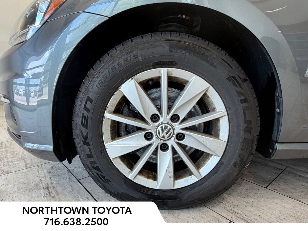 Used 2019 Volkswagen Golf 4-Door FWD image 6