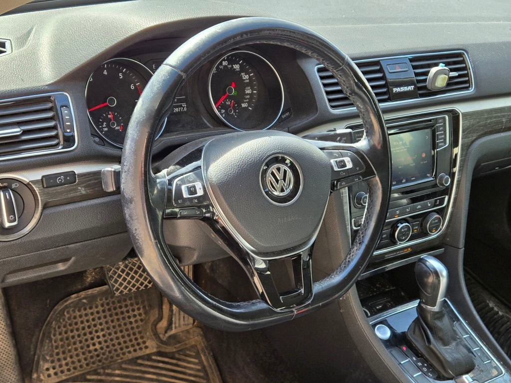 Used 2018 Volkswagen Passat 2.0T SE image 8