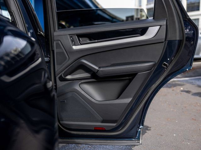 Certified 2025 Porsche Cayenne S AWD/4WD image 41
