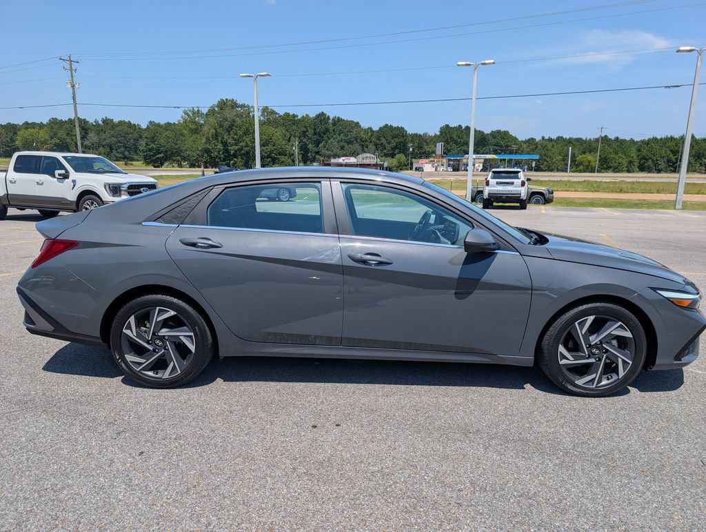 Used 2024 Hyundai Elantra SEL w/ Convenience Package FWD image 6