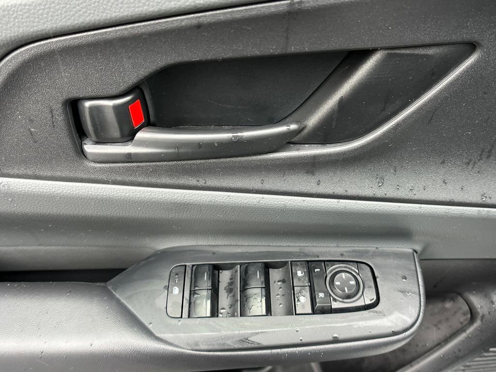 Used 2025 Toyota Prius LE FWD image 12