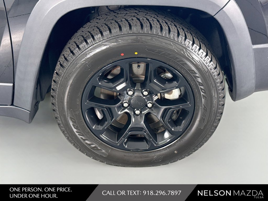 Used 2022 Jeep Cherokee Trailhawk w/ Comfort/Convenience Group AWD/4WD image 13