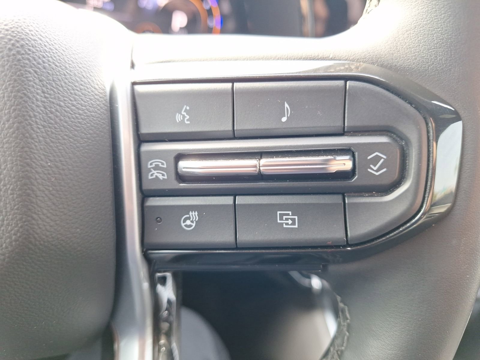 Used 2023 Chevrolet Colorado ZR2 w/ ZR2 Convenience Package III image 23