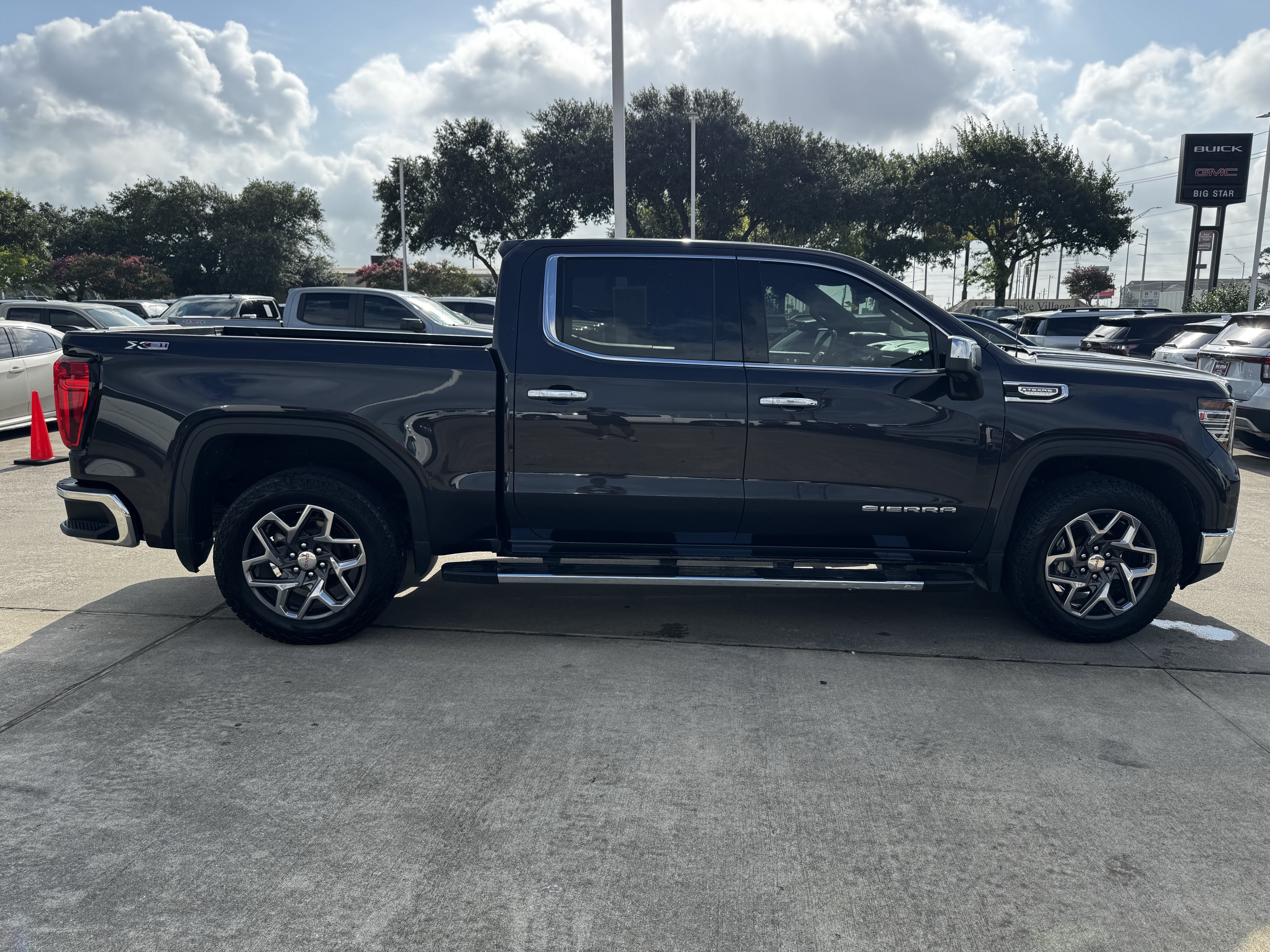 Used 2023 GMC Sierra 1500 SLT AWD/4WD image 14