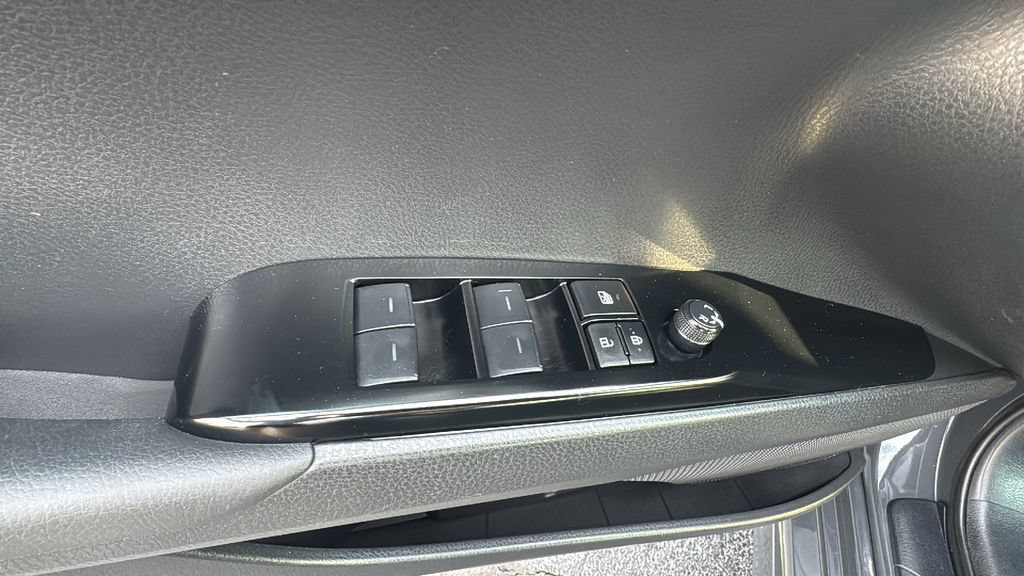 Used 2025 Toyota Camry SE FWD image 10