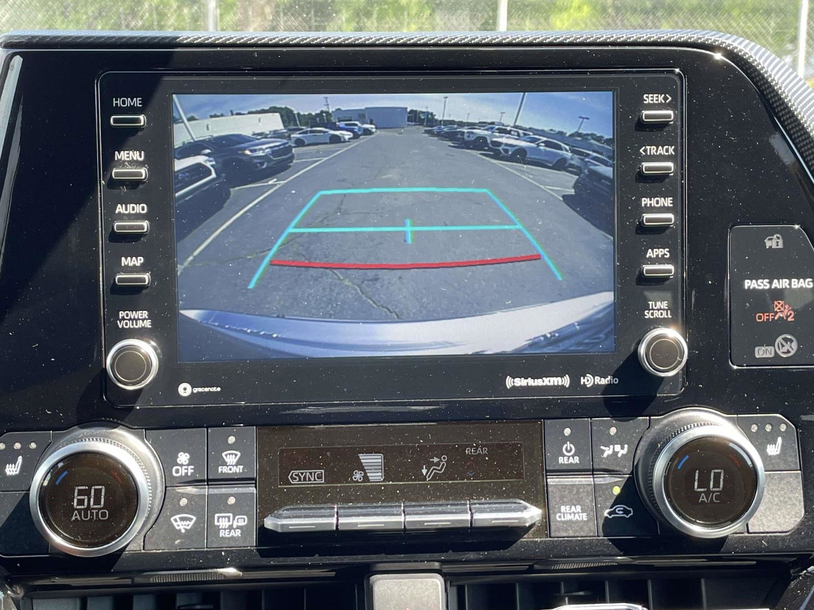 Used 2022 Toyota Highlander XSE AWD/4WD image 32