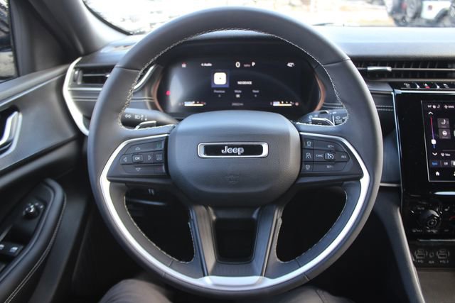 Used 2023 Jeep Grand Cherokee Altitude image 12