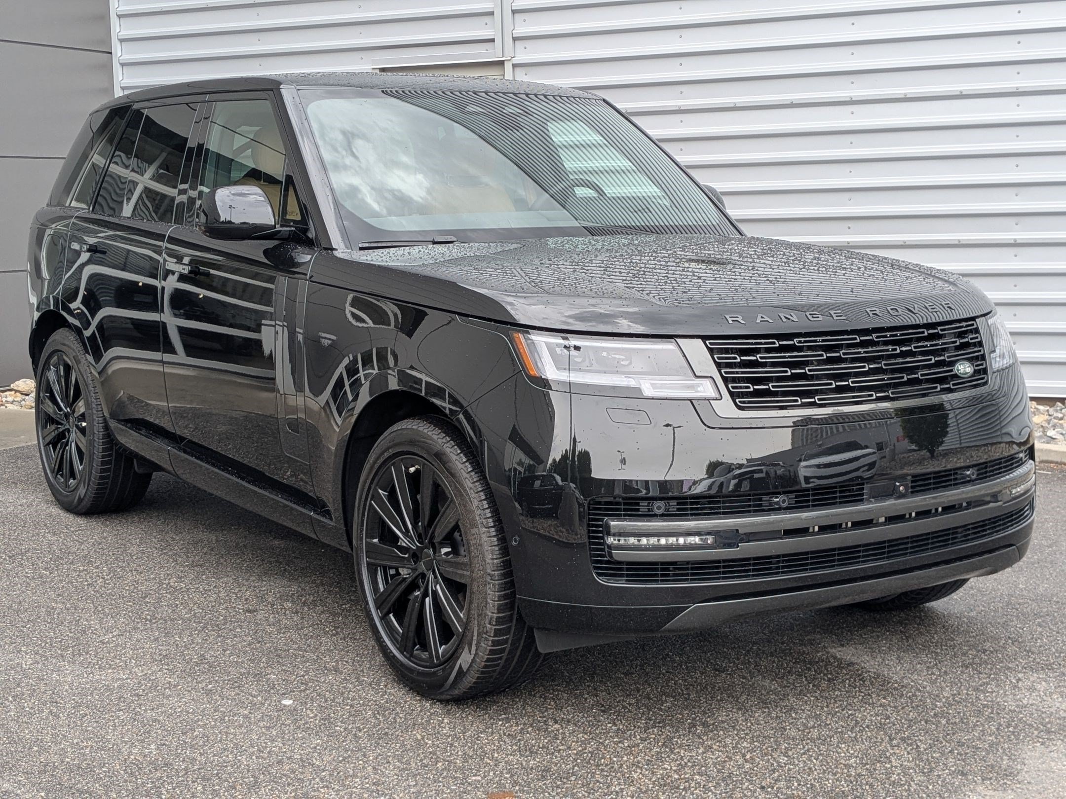 New 2026 Land Rover Range Rover SE AWD/4WD image 3