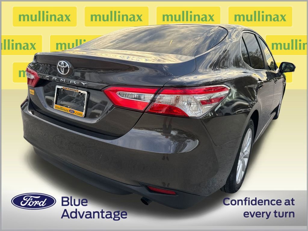 Used 2018 Toyota Camry LE image 4