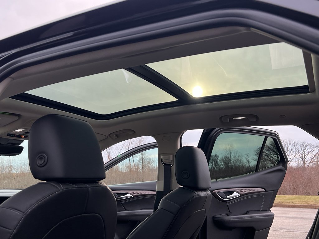 Used 2023 Buick Envision Avenir image 38