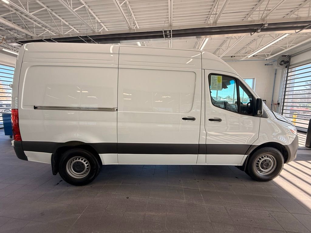 Used 2025 Mercedes-Benz Sprinter 2500 image 39