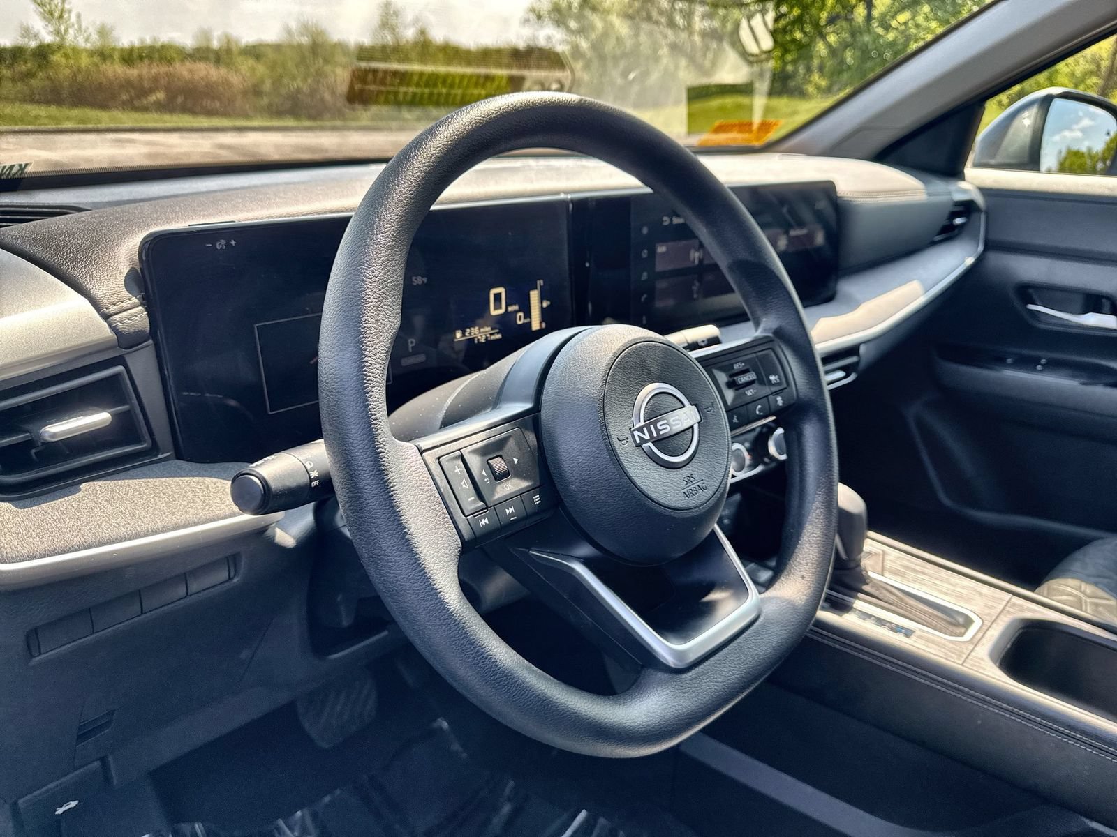 Certified 2025 Nissan Kicks SV AWD/4WD image 23