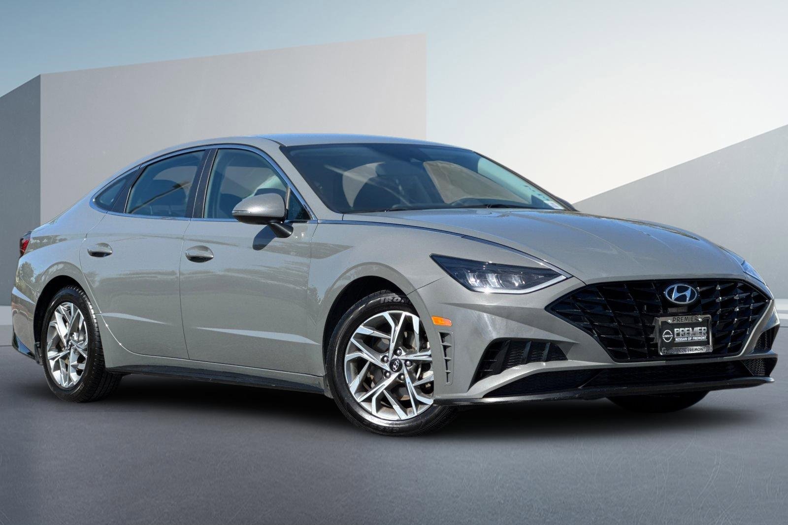 Used 2022 Hyundai Sonata SEL image 2