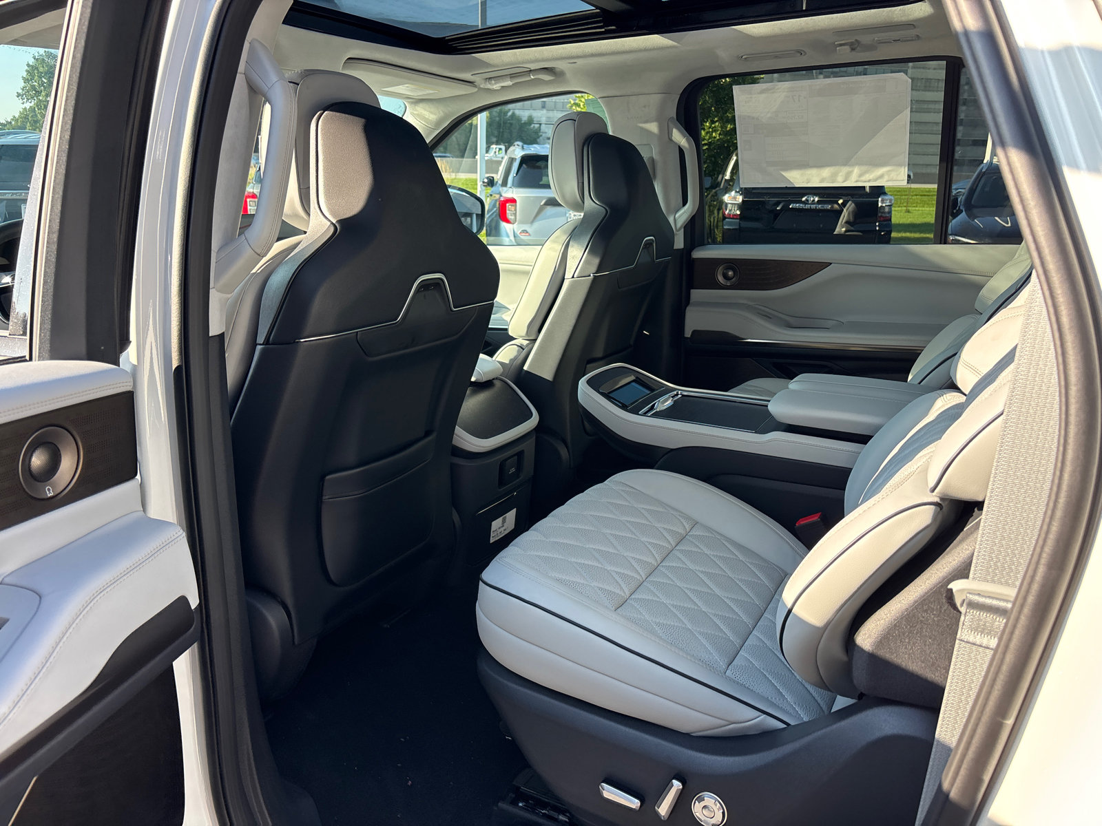 New 2027 Lincoln Navigator L Black Label w/ Black Label Special Edition AWD/4WD image 27