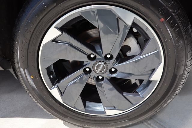 Used 2024 Nissan Rogue SV FWD image 43