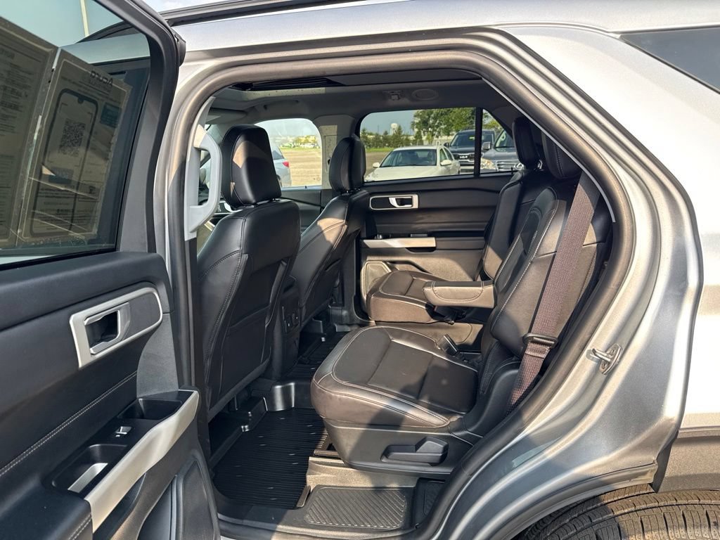 Used 2023 Ford Explorer XLT w/ Equipment Group 202A AWD/4WD image 36