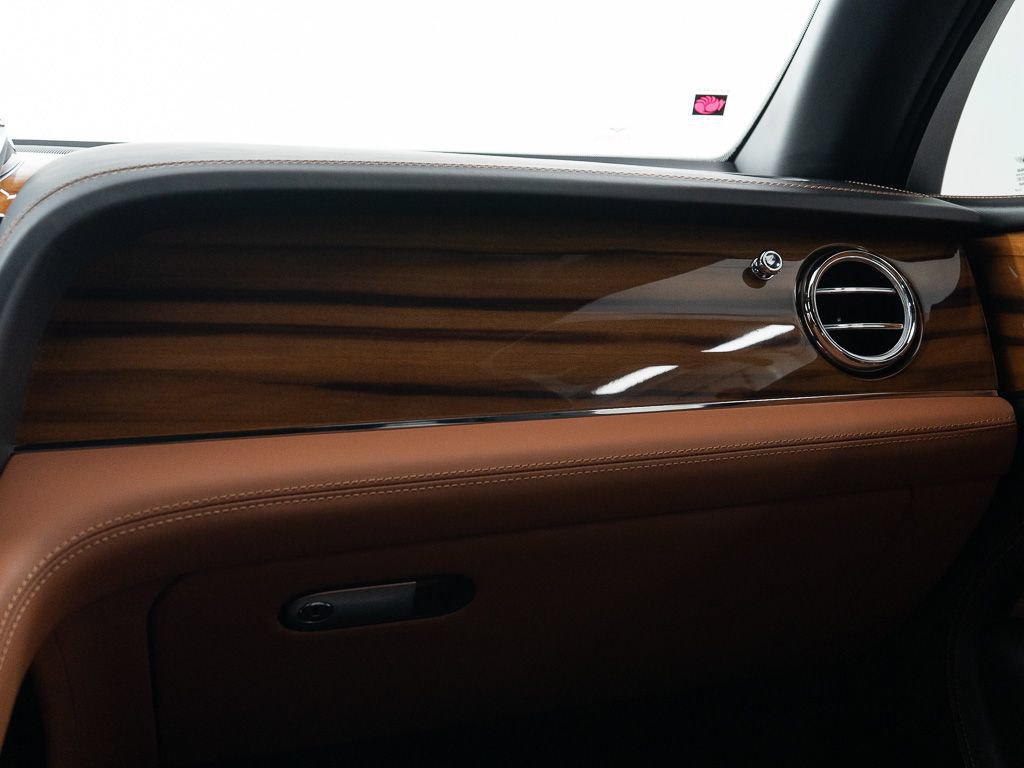 Certified 2022 Bentley Bentayga AWD/4WD image 41