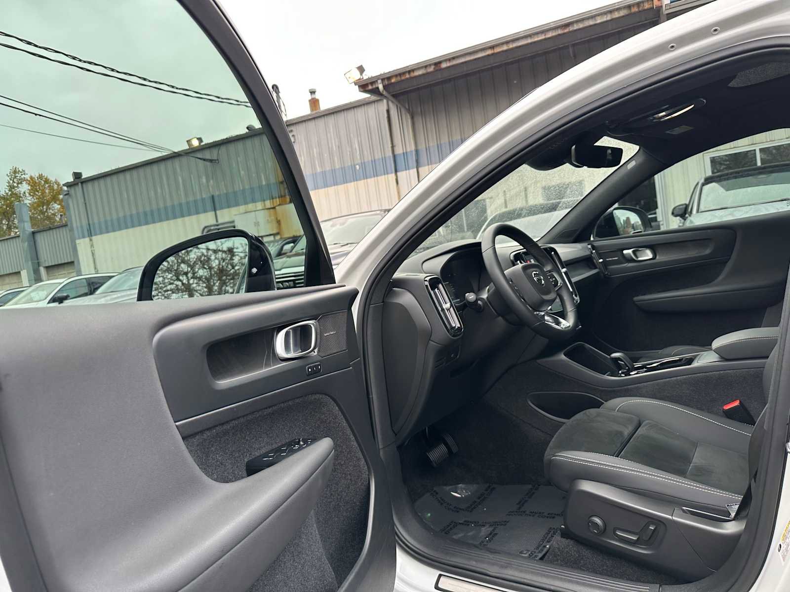 Certified 2023 Volvo C40 P8 Recharge Ultimate image 18