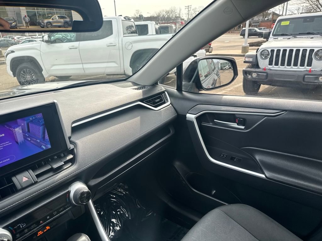 Used 2025 Toyota RAV4 XLE w/ Convenience Package image 28