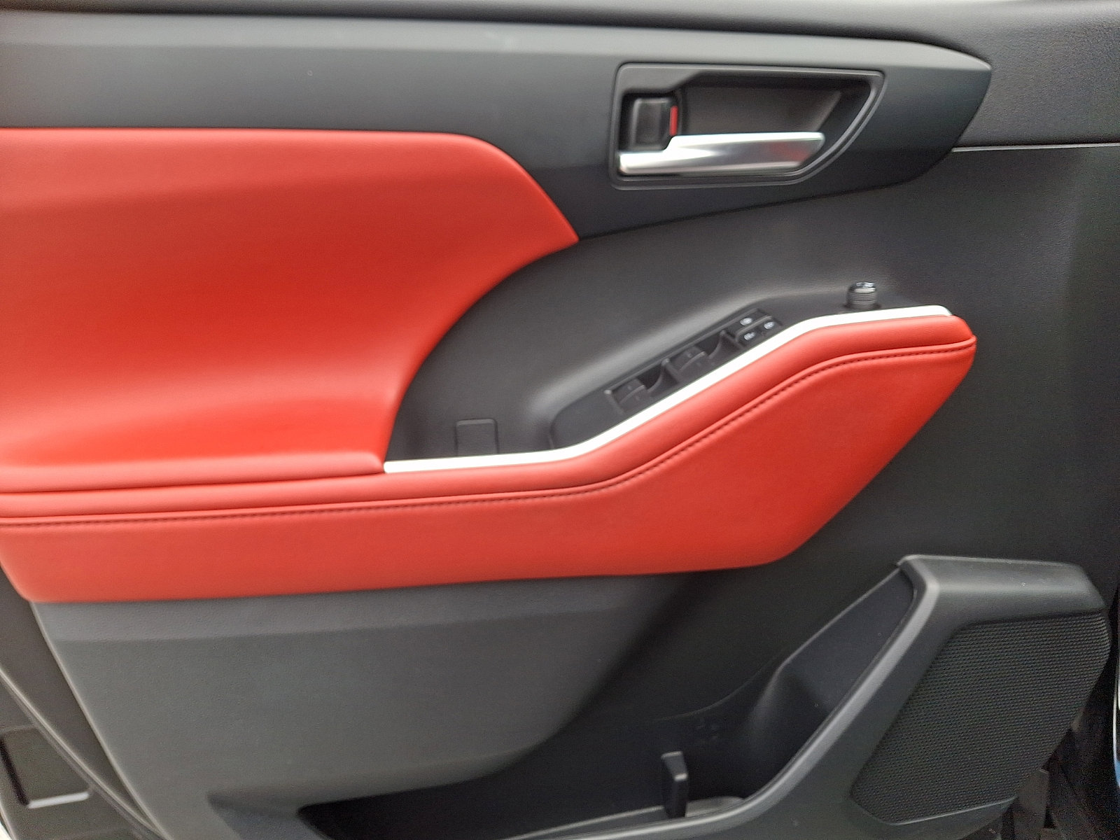 Used 2022 Toyota Highlander XSE image 13