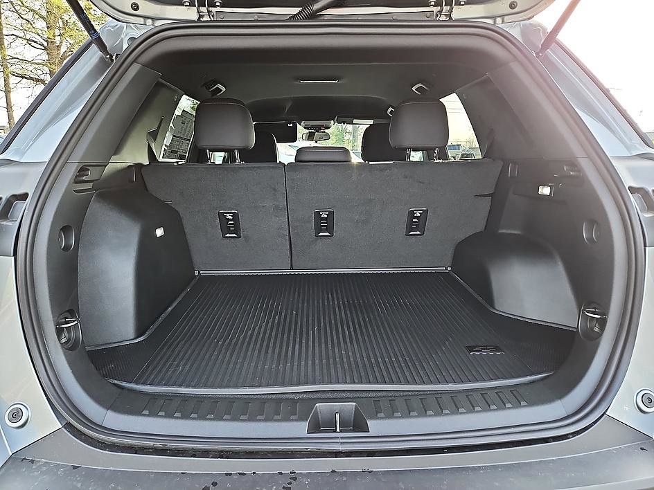 New 2026 Chevrolet Equinox LT w/ LPO, Floor Liner Package FWD image 11