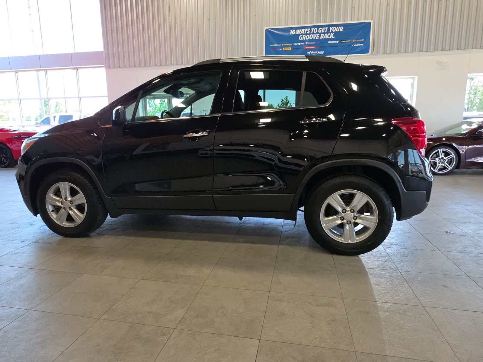 Used 2020 Chevrolet Trax LT w/ LT Convenience Package FWD image 12