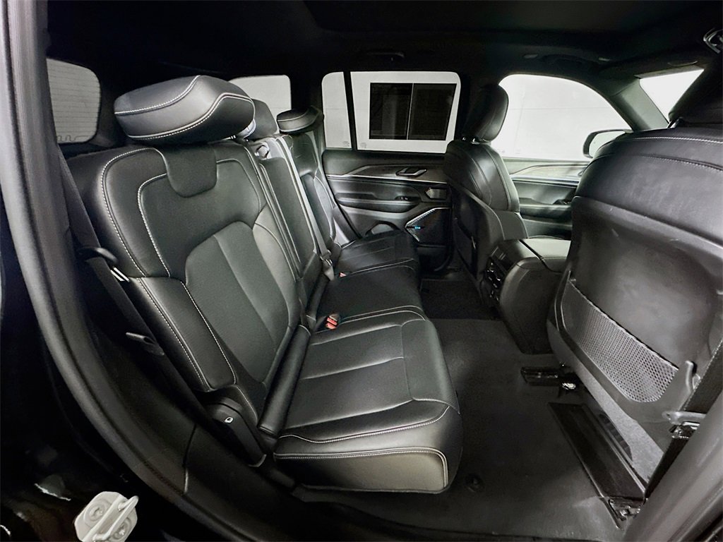 Used 2022 Jeep Grand Cherokee Overland image 11