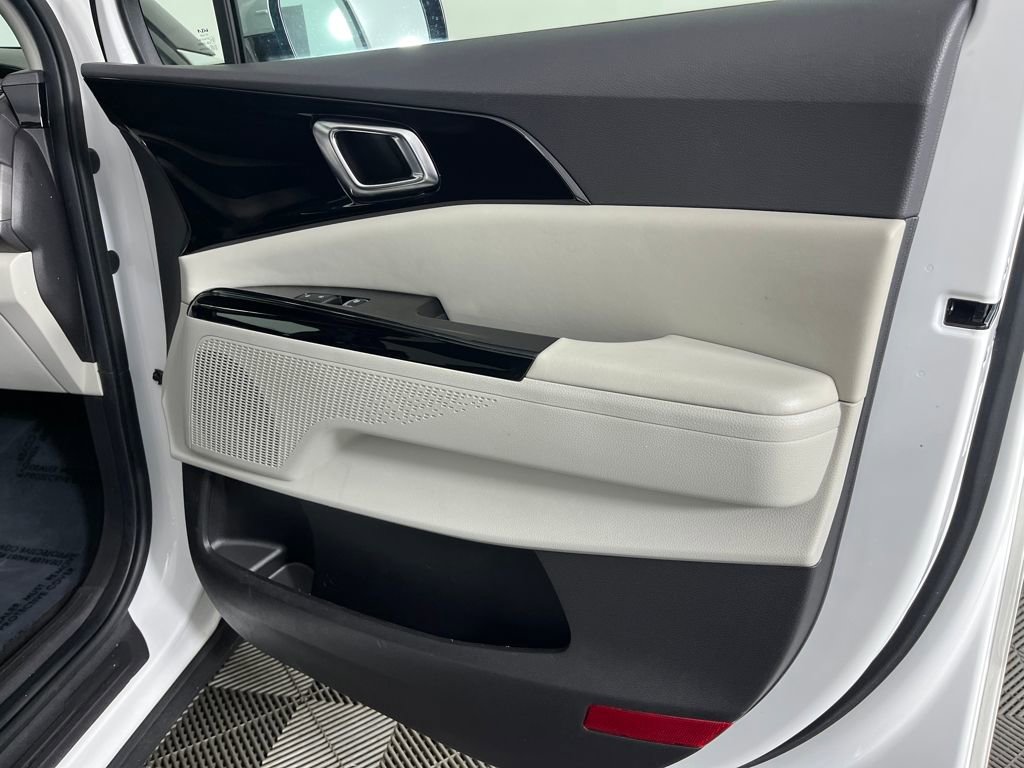 Used 2024 Kia Carnival SX image 14