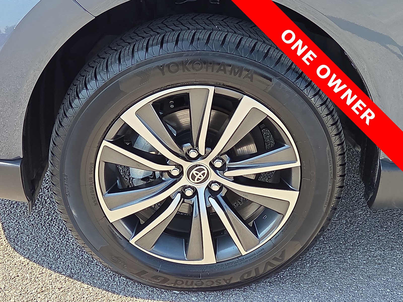 Used 2024 Toyota Venza LE AWD/4WD image 7