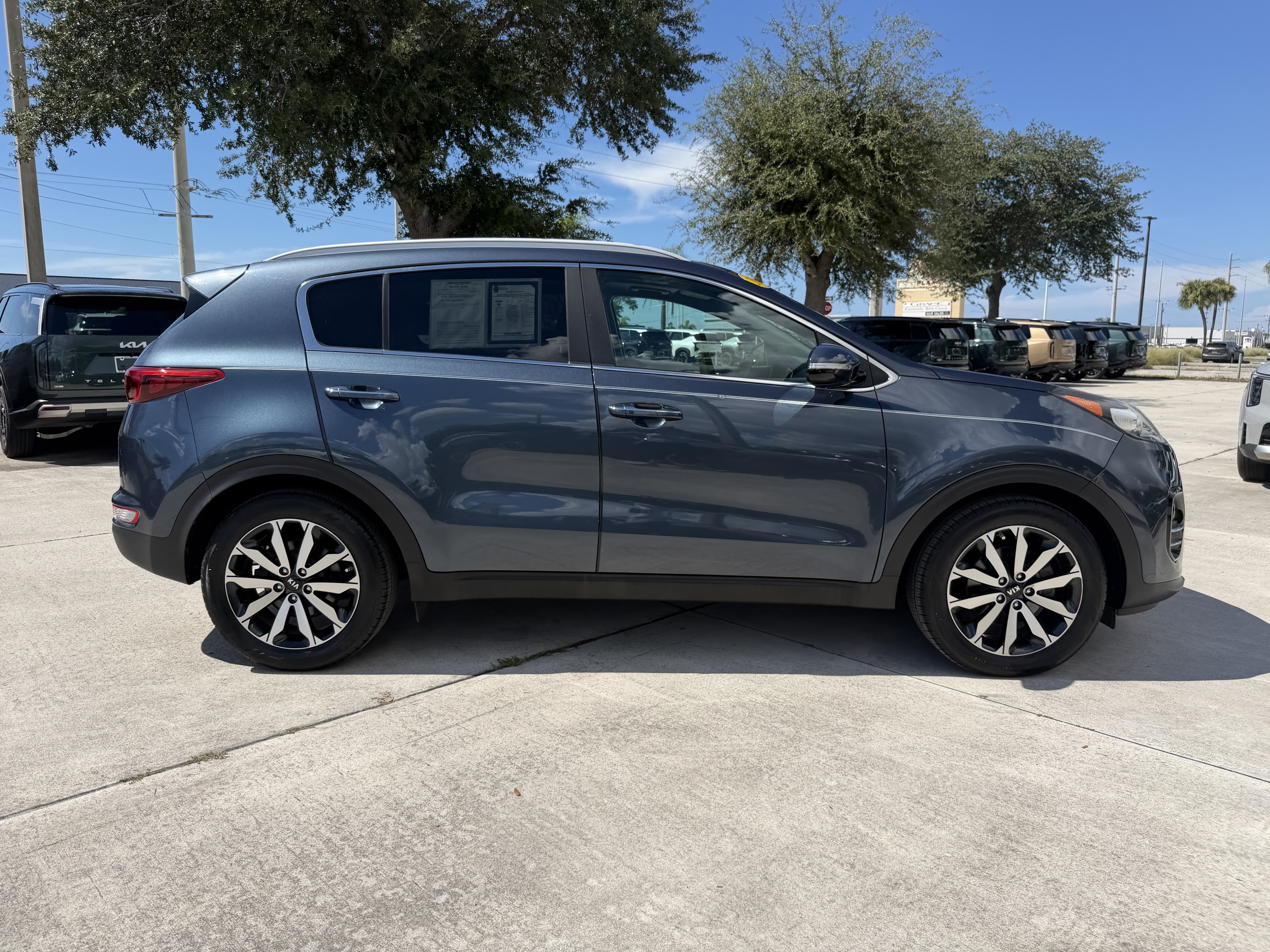 Used 2017 Kia Sportage EX w/ EX Premium Package FWD image 3