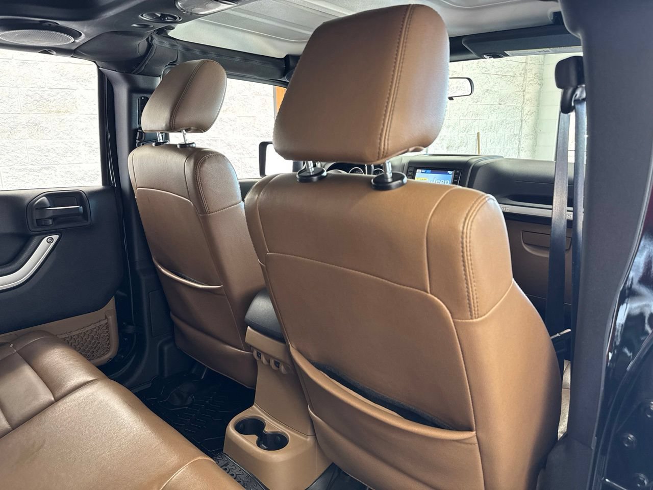 Used 2012 Jeep Wrangler Unlimited Sahara w/ Connectivity Group AWD/4WD image 40