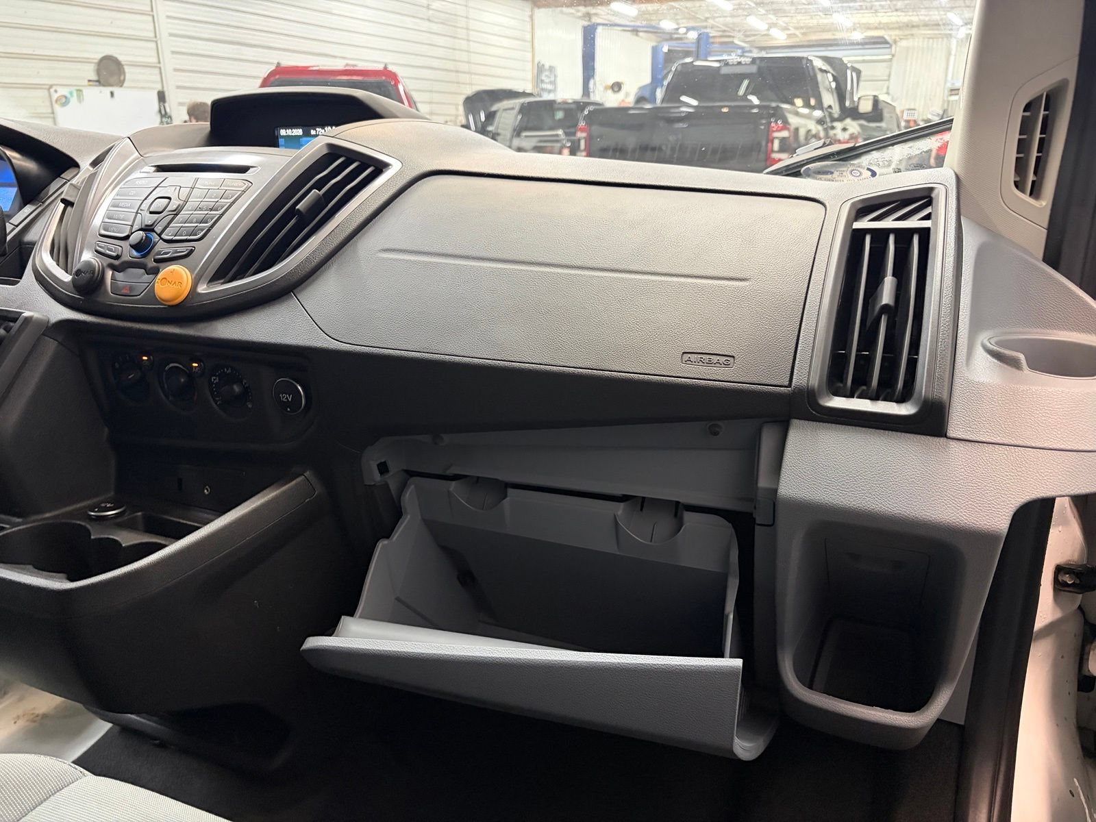 Used 2015 Ford Transit 150 XLT RWD image 23