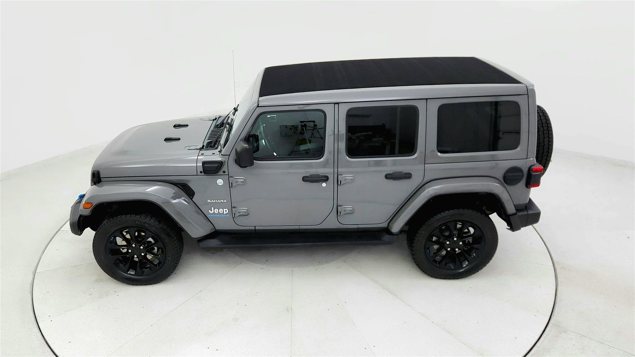 Used 2023 Jeep Wrangler Unlimited Sahara w/ Cold Weather Group AWD/4WD image 14