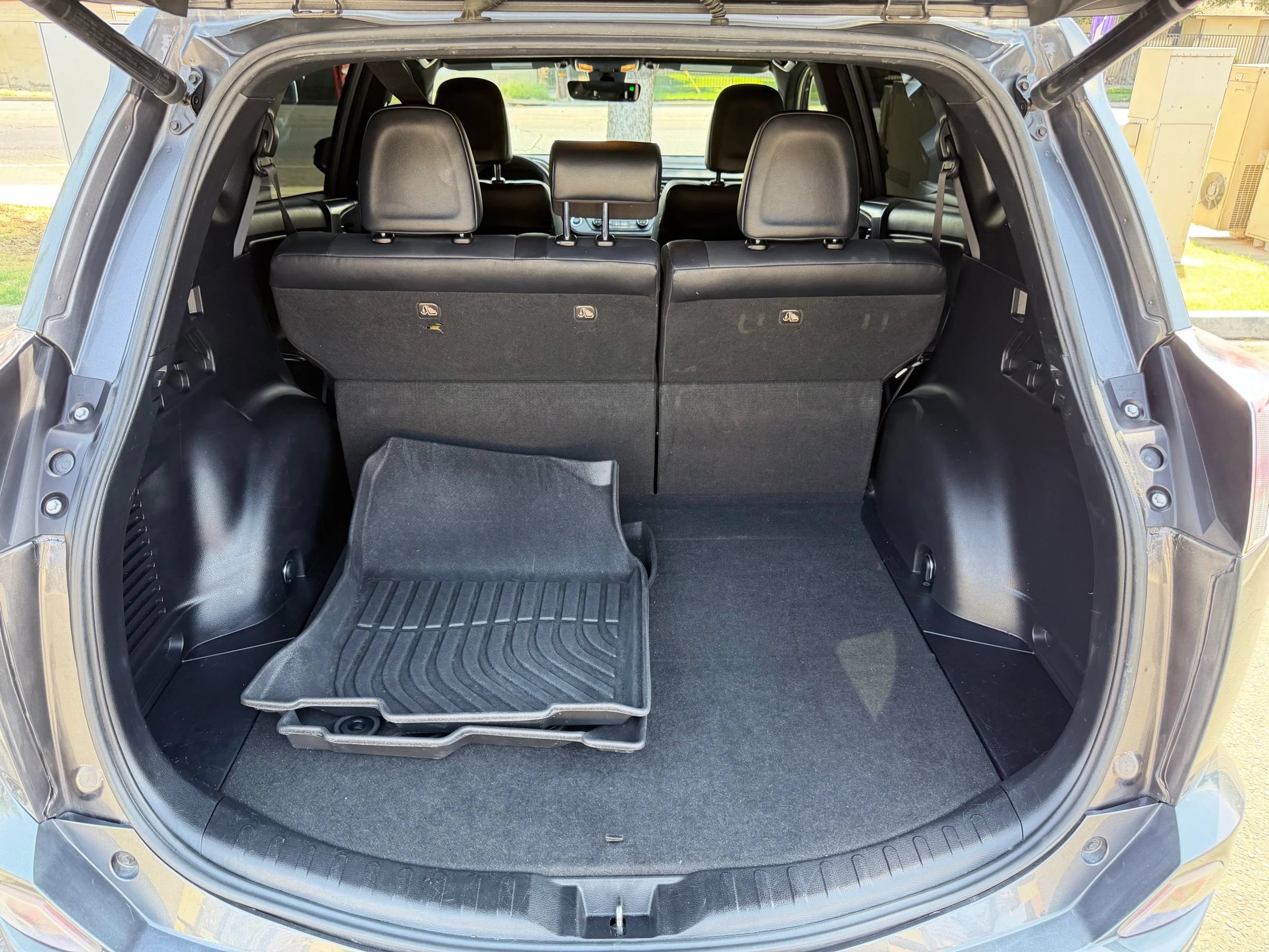 Used 2018 Toyota RAV4 SE w/ Power Extra Value Package AWD/4WD image 16