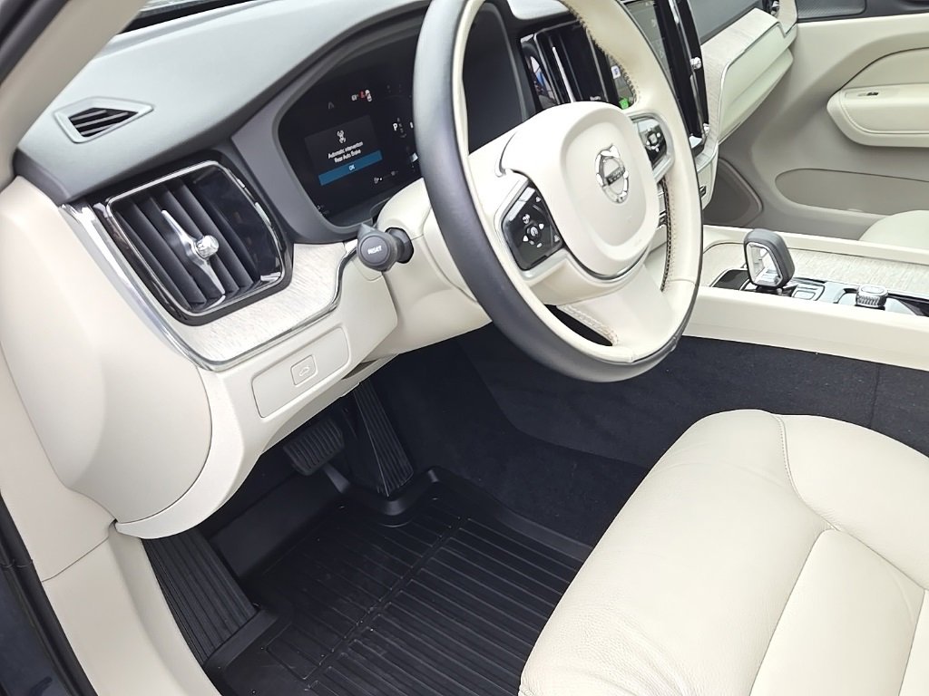 Certified 2023 Volvo XC60 B5 Plus w/ Protection Package Premier image 10