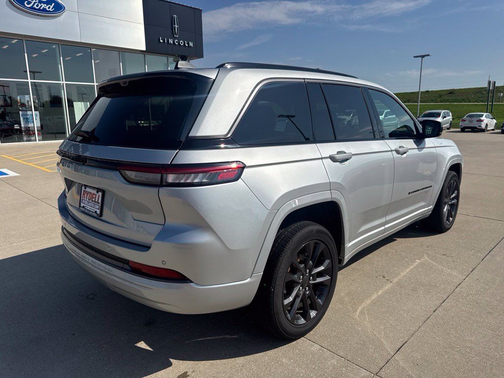 Used 2026 Jeep Grand Cherokee Limited AWD/4WD image 32