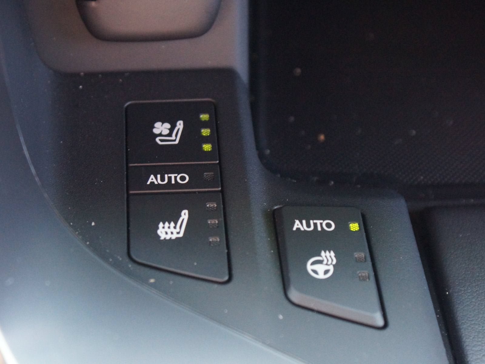 Used 2025 Lexus LX 700h Overtrail AWD/4WD image 9