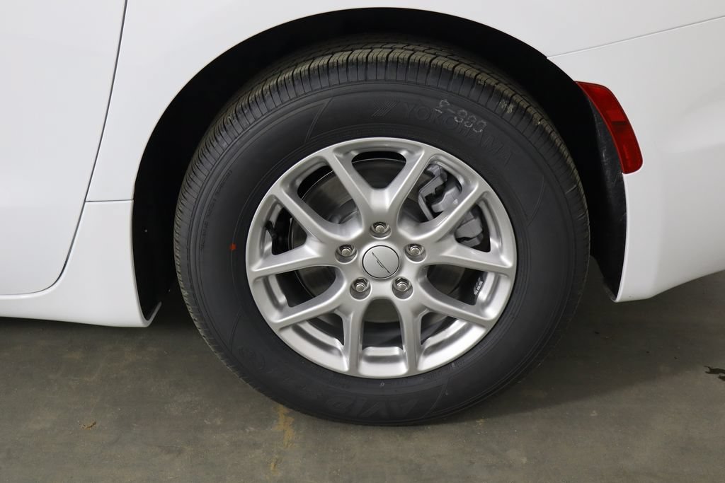 New 2027 Chrysler Pacifica Select FWD image 45