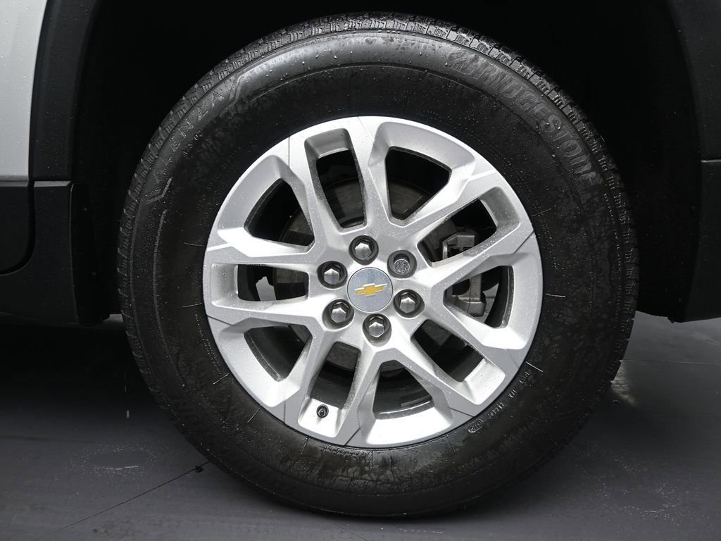Used 2021 Chevrolet Traverse LS image 10