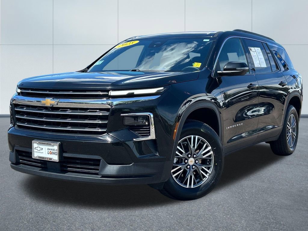 Used 2025 Chevrolet Traverse LT AWD/4WD image 1