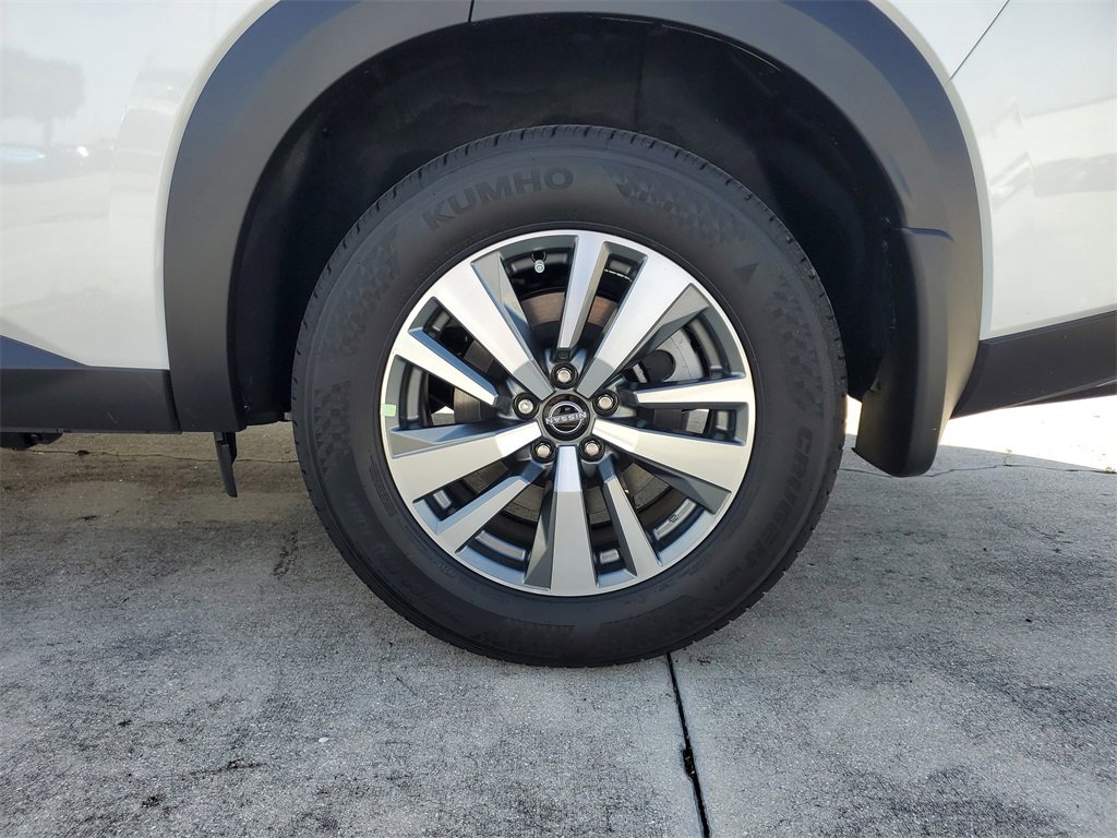 New 2025 Nissan Pathfinder SL image 5