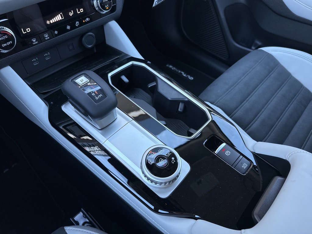 New 2025 Mitsubishi Outlander SE image 18
